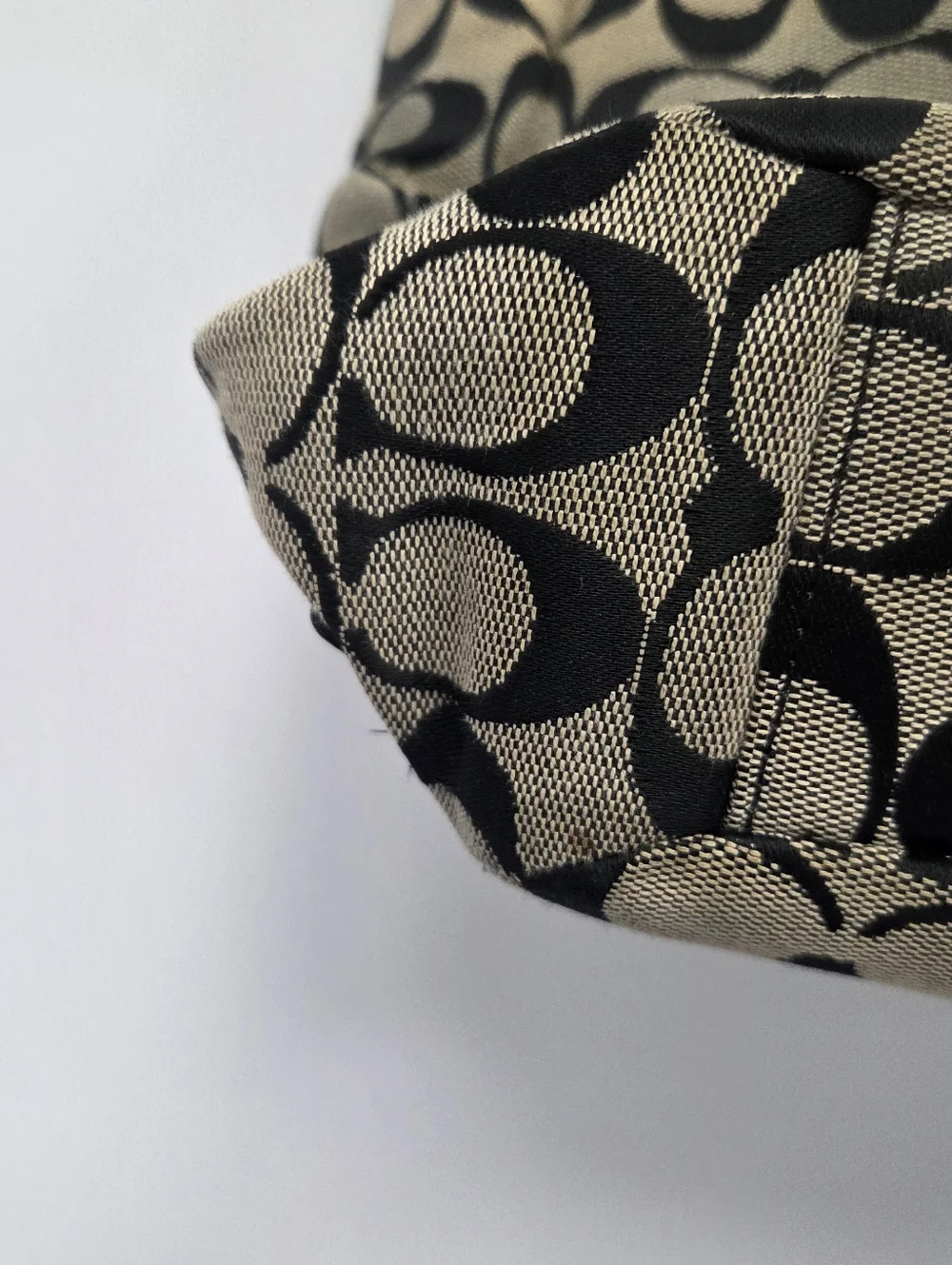 Coach F19388 Gallery Signature Zip Tote Black Black & Gray - Picture 6 of 15